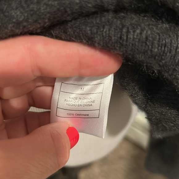 Quince Cashmere Sweater - Picture 3 of 4